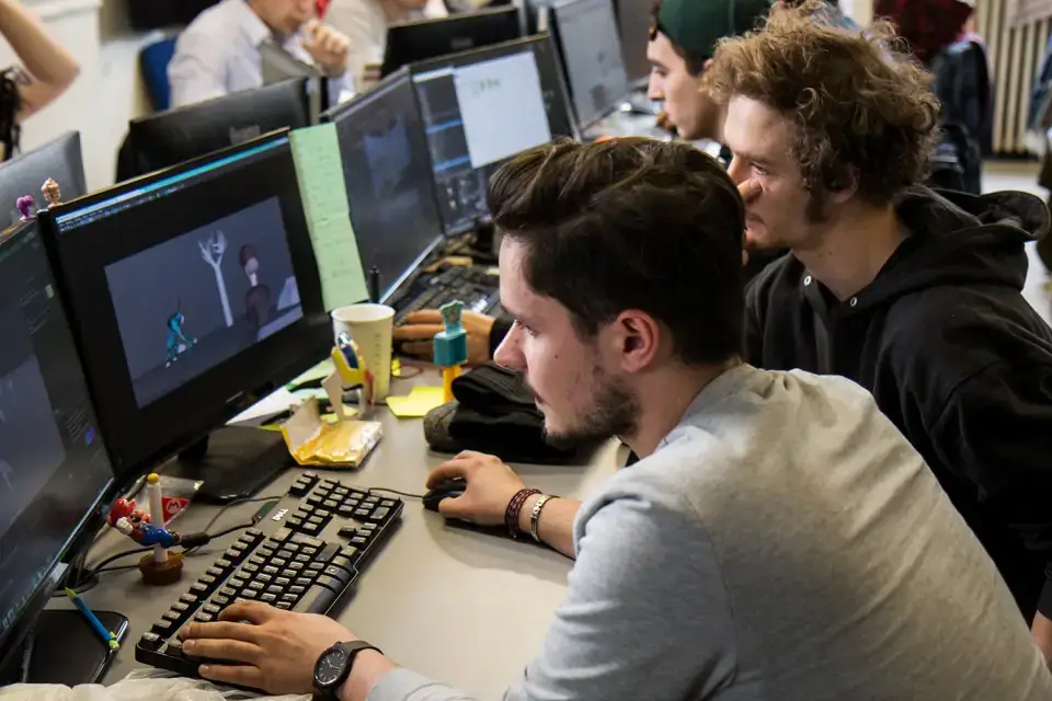 Animateur Graphique travaillant sur une animation numérique