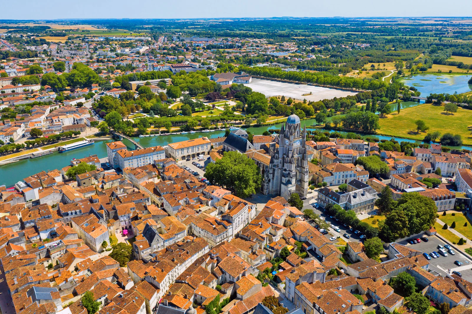 Vue de Saintes, bassin d'emploi couvert par le Cabinet Baranger — recruteur indépendant en Charente-Maritime