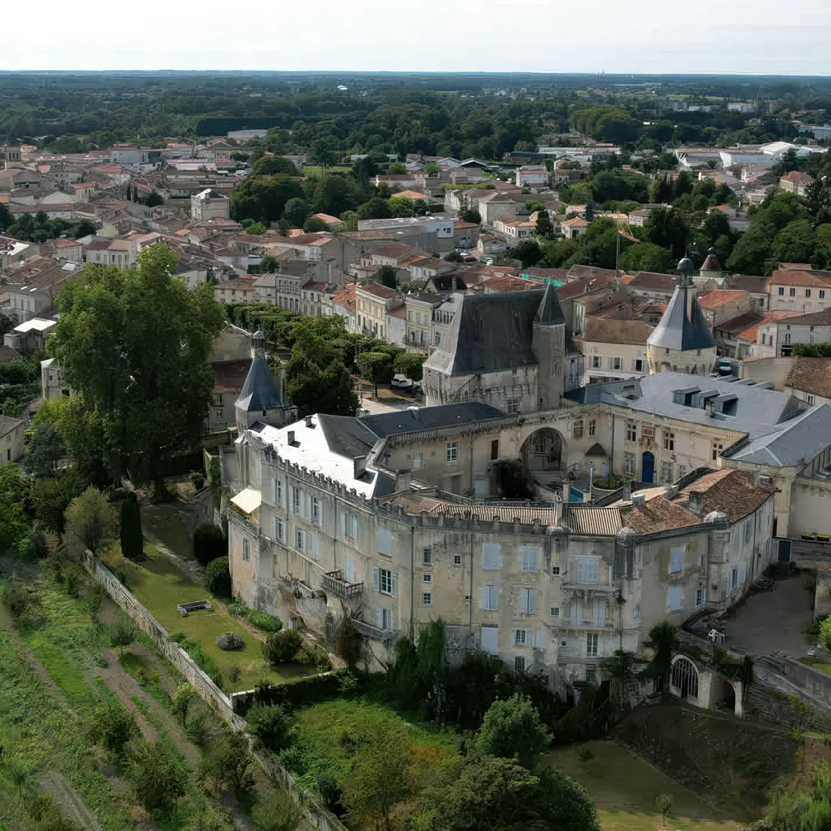 ville de Jonzac en haute saintonge