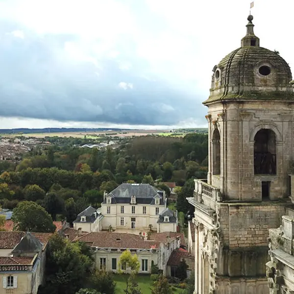 ville de St Jean d'Angely en haute saintonge